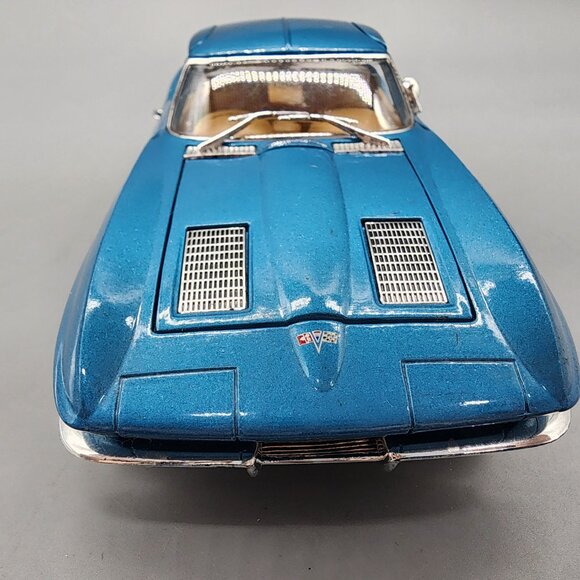 Jada 1963 Chevy Corvette Sting Ray 1:24 Diecast Blue Model Car - Picture 3 of 12